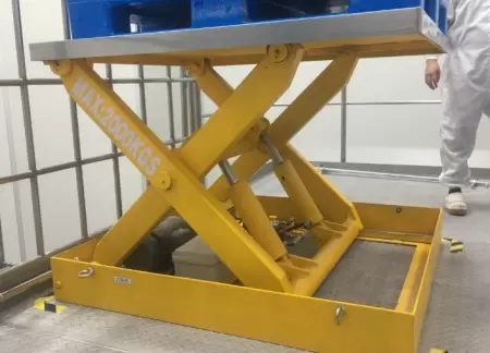 Bàn nâng hạ thủy lực 2000kg